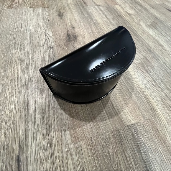 {preloved} Marc by Marc Jacobs Black Sunglasses Case - Picture 2 of 5